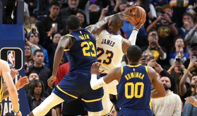 美国NBA赛季战况激烈，球队竞争激烈