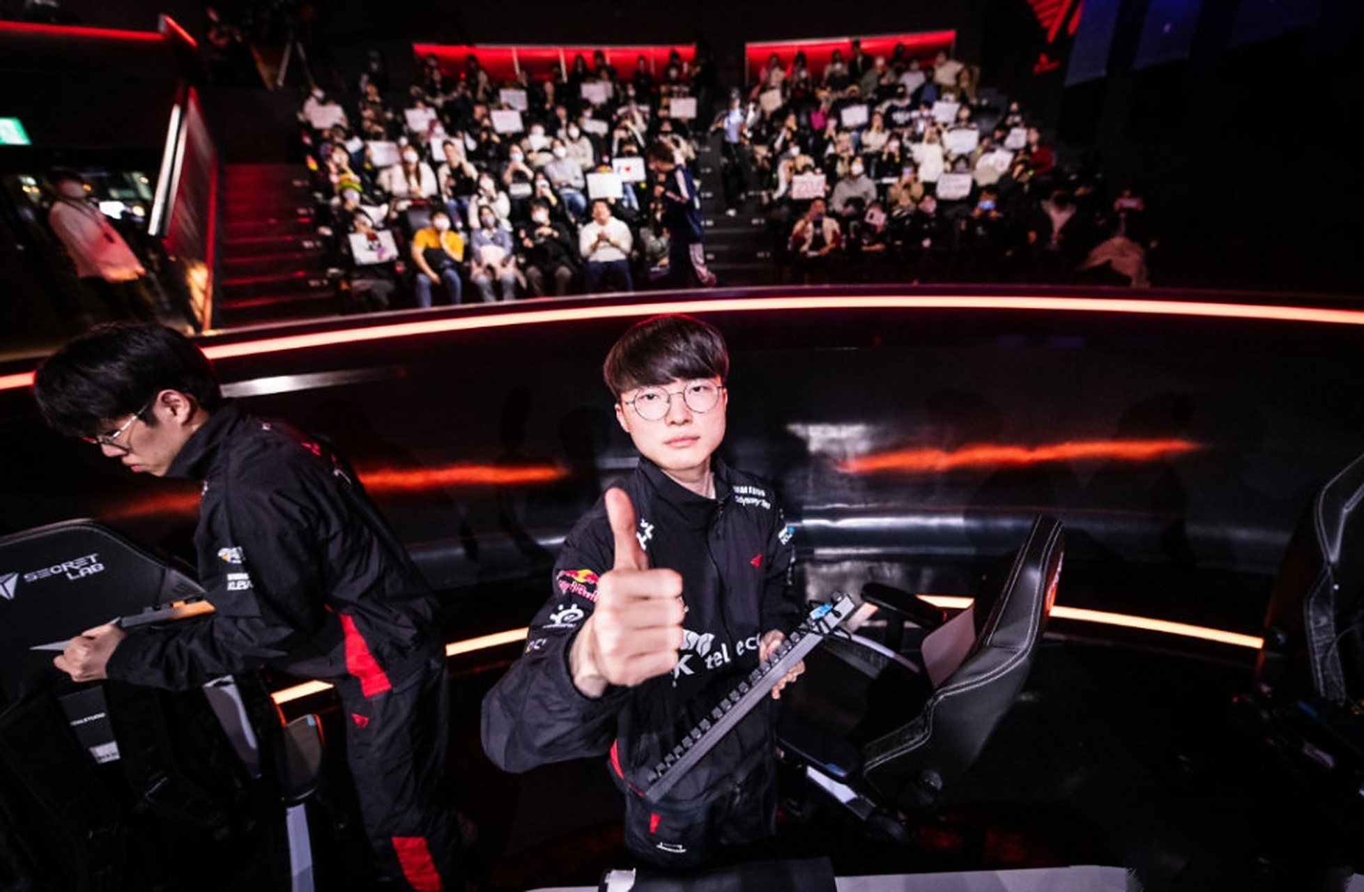 JDG横扫DK，Caps操刀奇招英雄翻盘淘汰赛3:0（成都）