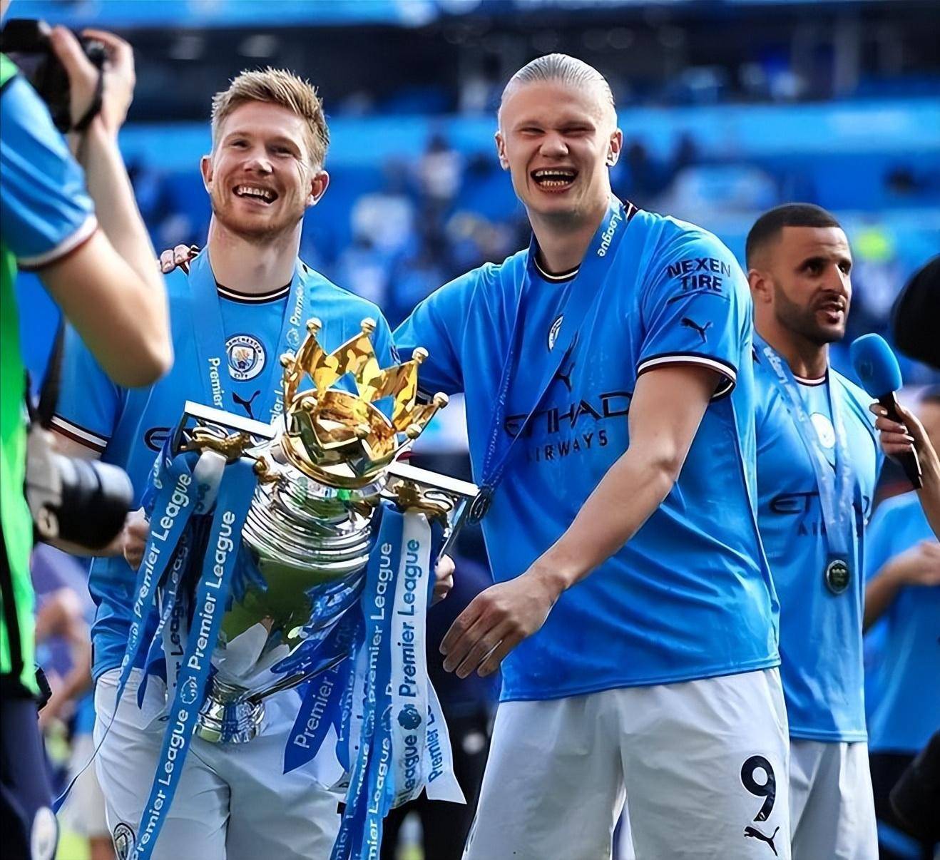 利物浦大获全胜,继续稳坐榜首位置 利物浦大获全胜,继续稳坐榜首位置