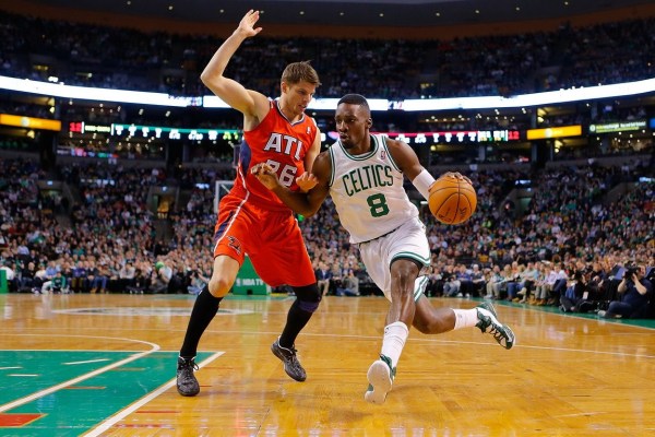 绿军多点开花擒老鹰，迎来多连胜的简单介绍