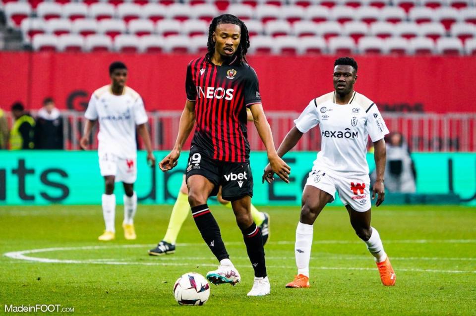 包含斯特拉斯堡挑战多日边锋，主场争胜的词条