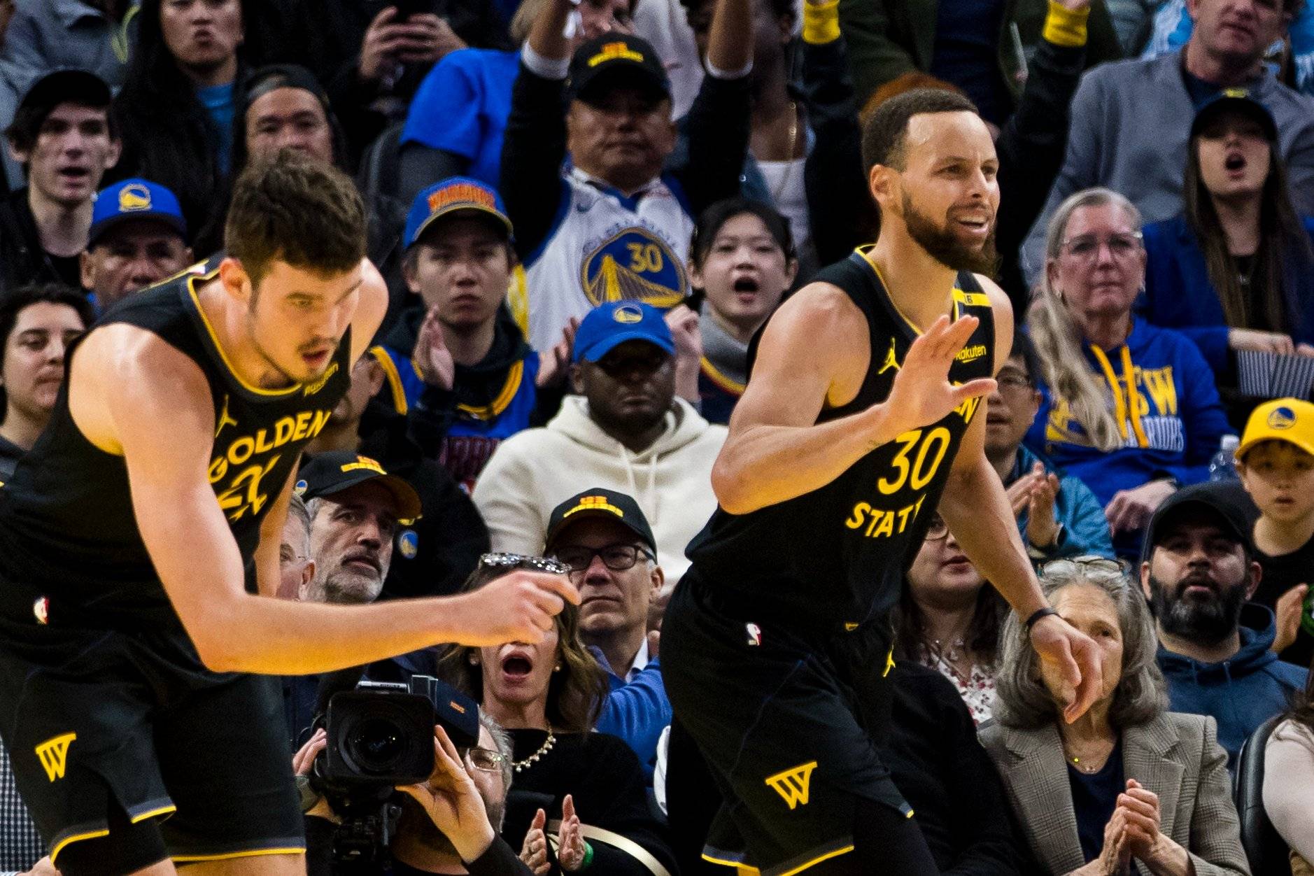 开云体育登录-勇士轻取鹈鹕，库里状态回升