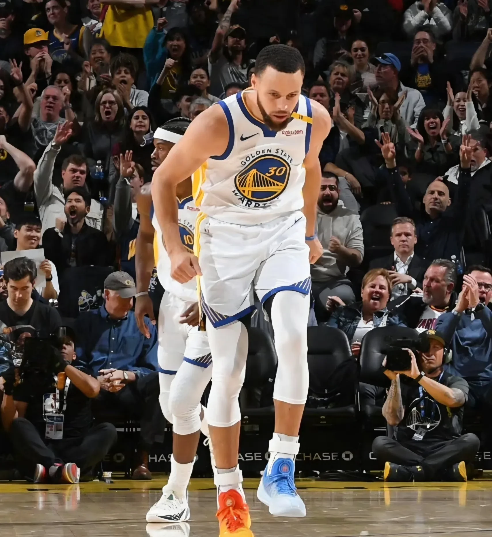 勇士艰难击败老鹰,保持不败 勇士艰难击败老鹰,保持不败