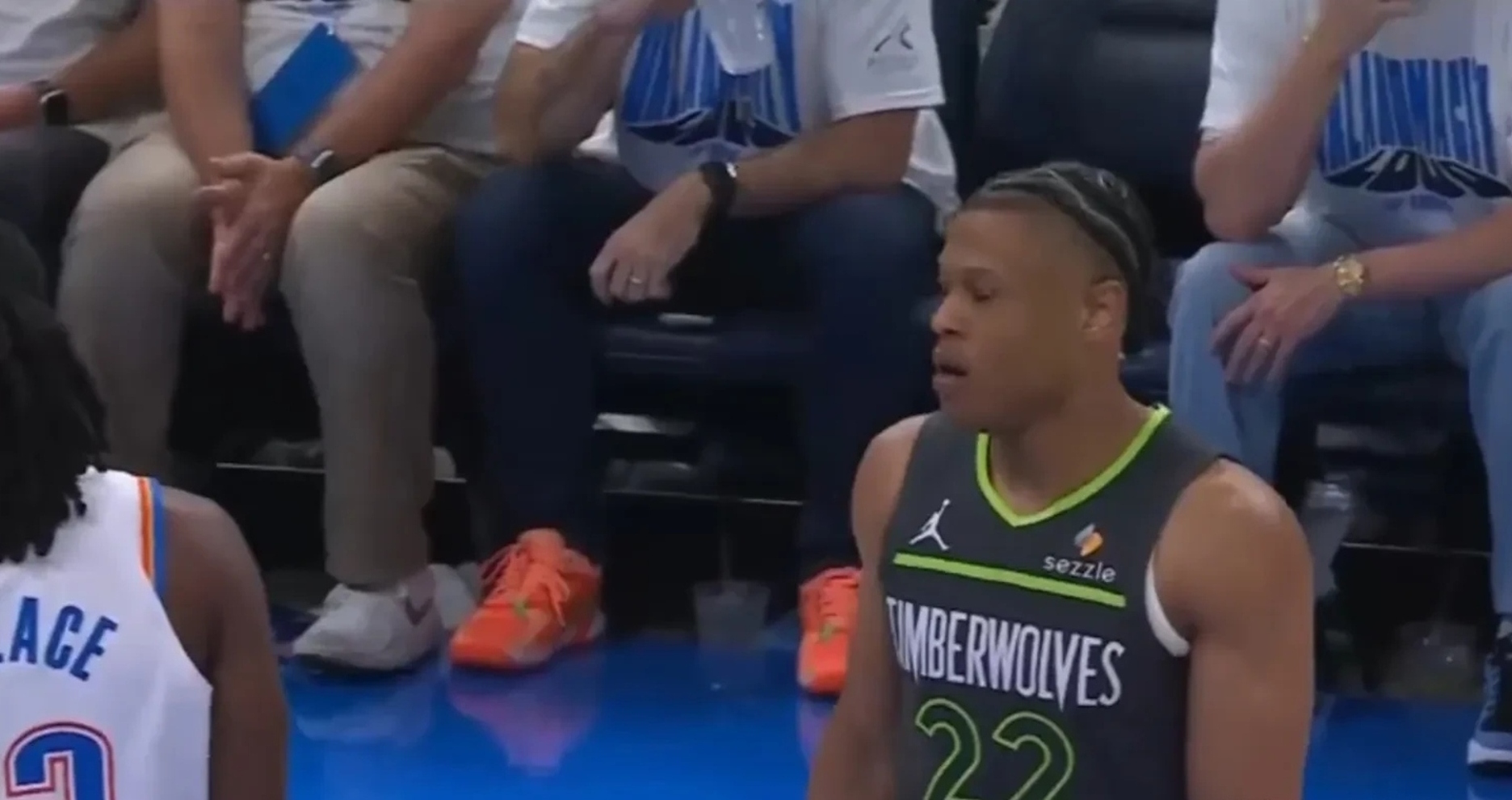 包含篮网主场复仇森林狼，拉塞尔发威砍下19+12的词条