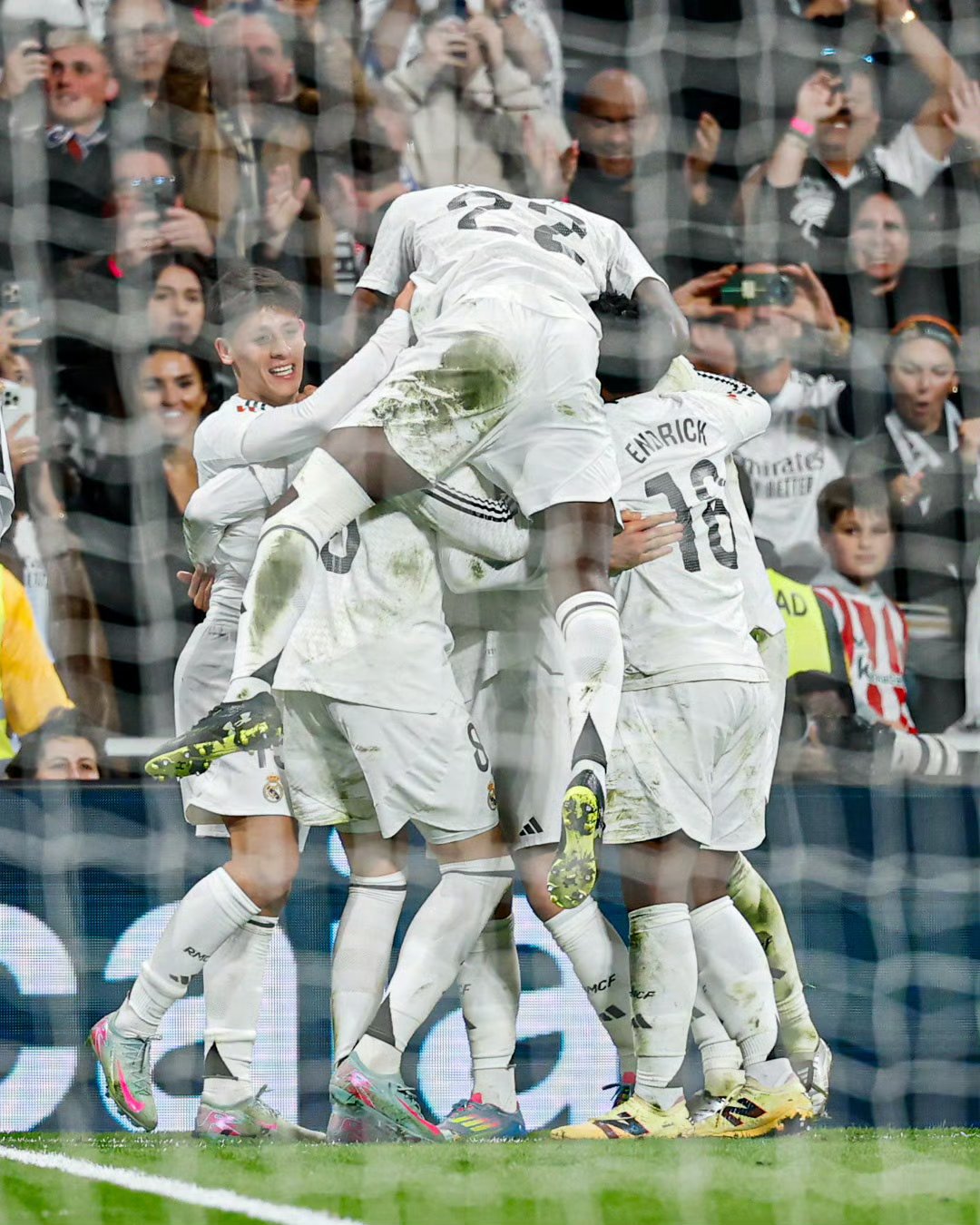 AC米兰血洗皇马，阿拉巴一己之力扛起全队的简单介绍