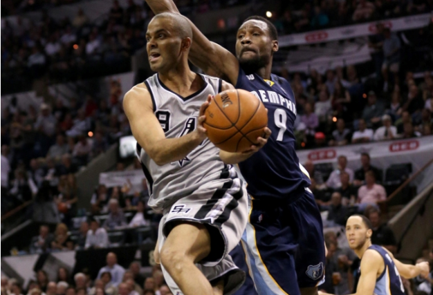 西班牙鏖战巴黎，托尼统治全场