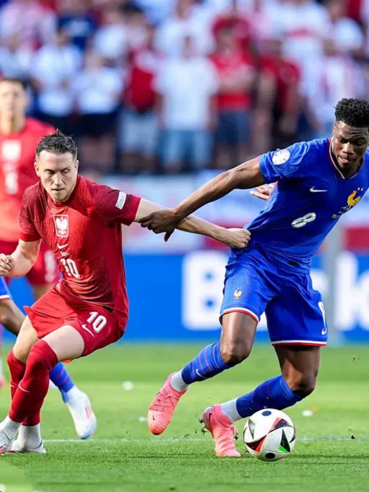 开云体育app-马赛鏖战莱比锡红牛，莱万统治全场