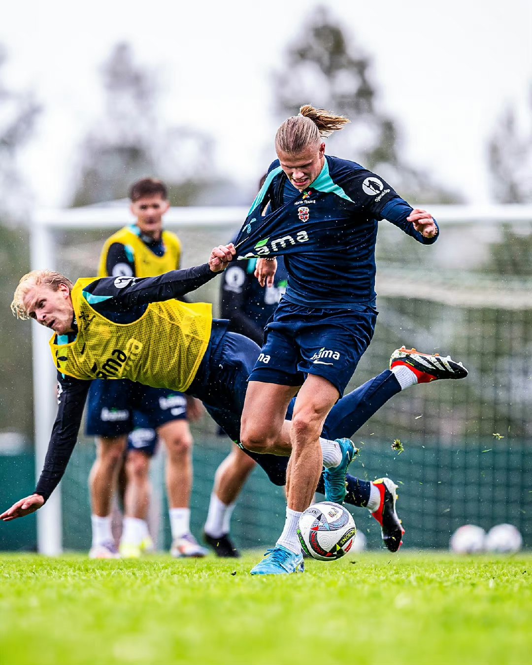 开云平台-激动人心的比赛即将开始，球员们展现出色技艺！