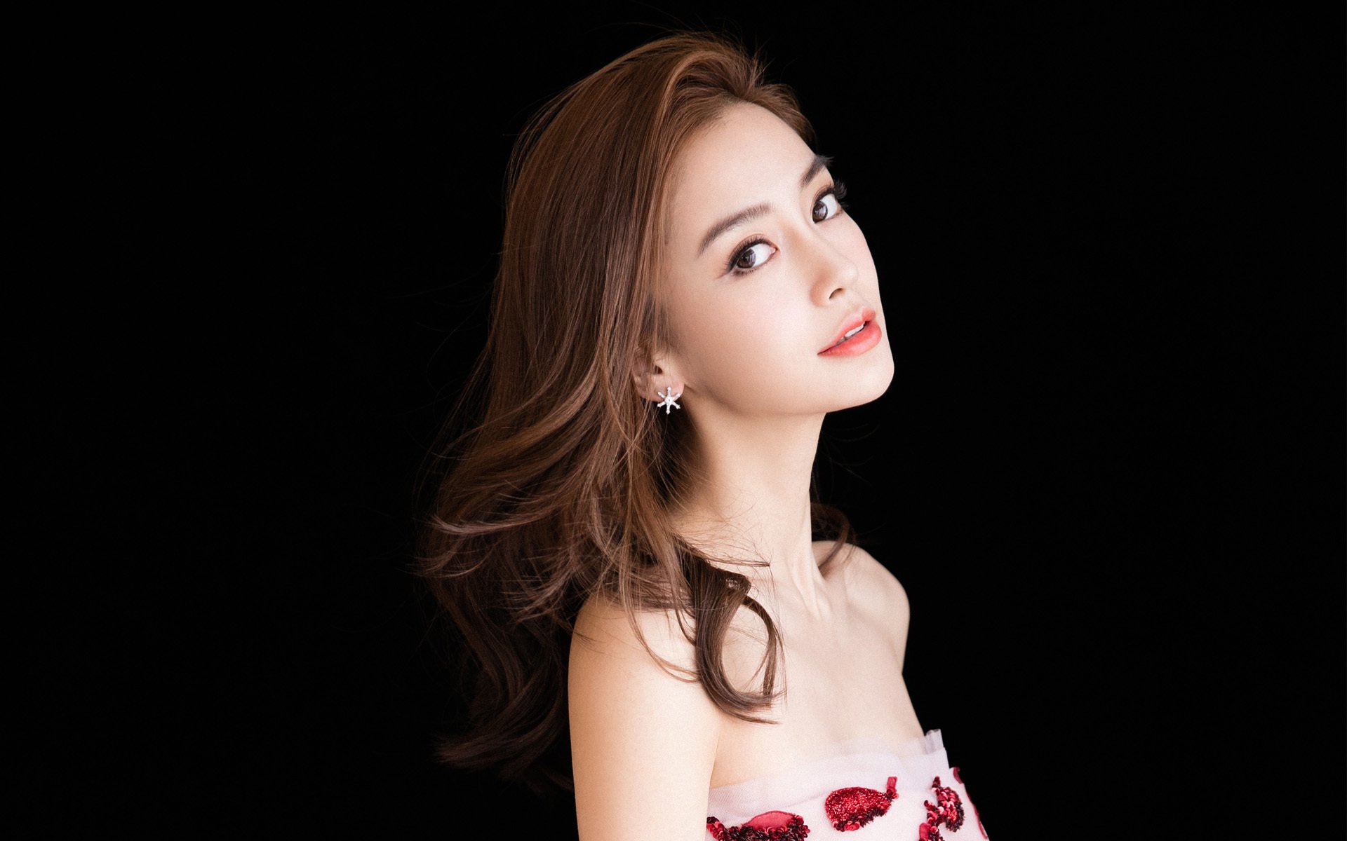 布克独舞难破广东铁锁，攻防史诗诠释篮球终极辩证