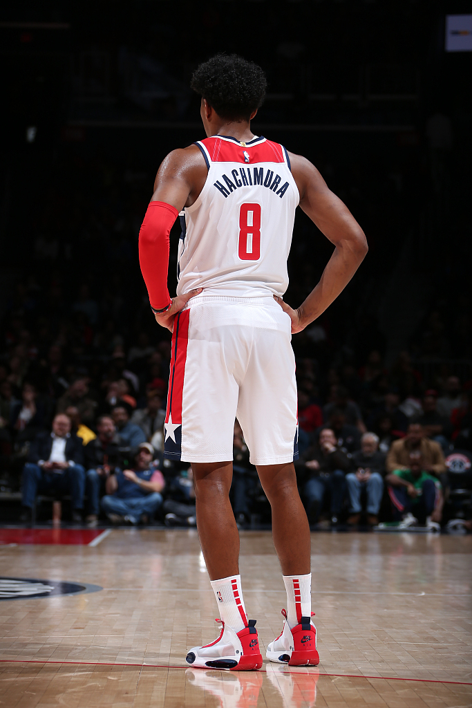 北京队对阵马刺,恩比德节奏完全掌控 北京队对阵马刺,恩比德节奏完全掌控